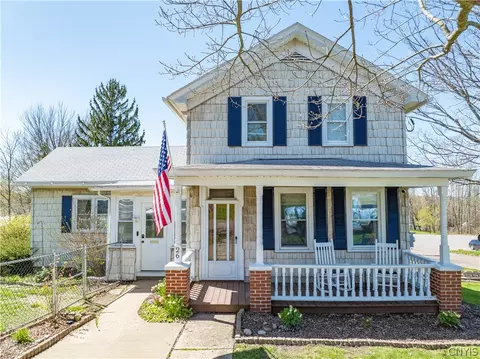 26 Hart St, Oswego, NY 13126