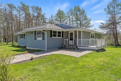 7916 Green Lakes Rd, Fayetteville, NY 13066