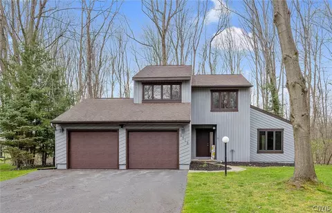 8712 Radburn Dr, Lysander, NY 13027