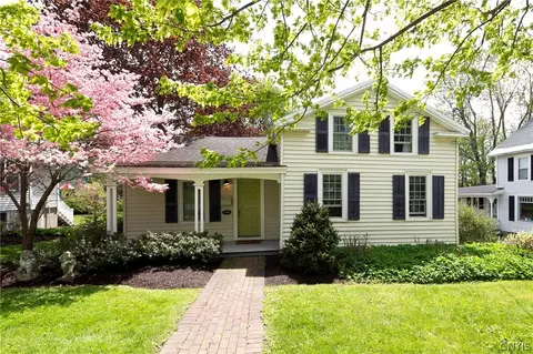 9 W Elizabeth St, Skaneateles, NY 13152