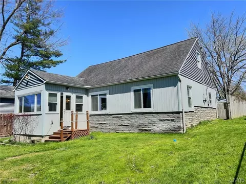 8427 Gaskin Rd, Baldwinsville, NY 13027