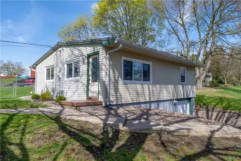 401 Dunning Dr, Camillus, NY 13031