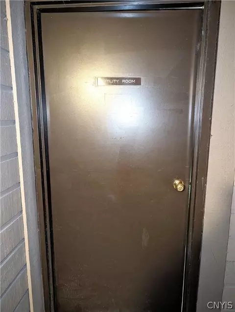 Bath - 39 Watertree Dr, East Syracuse, NY 13057 photo 3 of 3