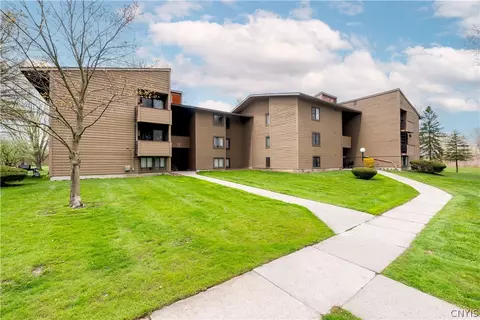 Exterior - 39 Watertree Dr, East Syracuse, NY 13057 photo 2 of 4