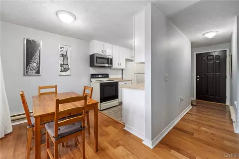 Kitchen - 39 Watertree Dr, East Syracuse, NY 13057 photo 1 of 5