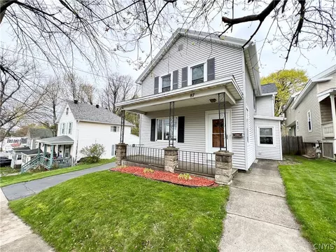 87 E 8th St, Oswego, NY 13126