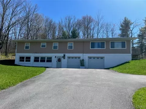 151 Merritt Pl, New Hartford, NY 13413