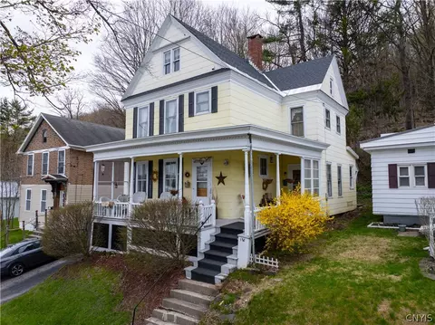 176 Loomis St, Little Falls, NY 13365