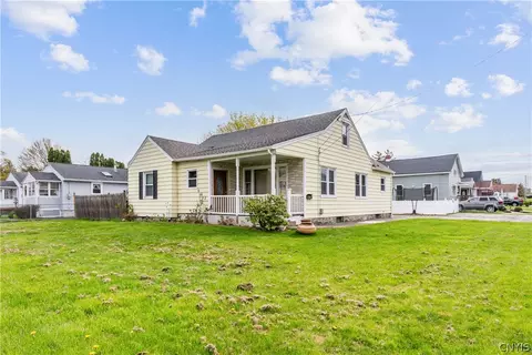 663 Kinne St, East Syracuse, NY 13057