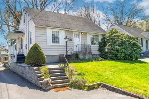 105 Millen Dr, Syracuse, NY 13212