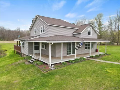 137 Hanley Rd, Granby, NY 13074