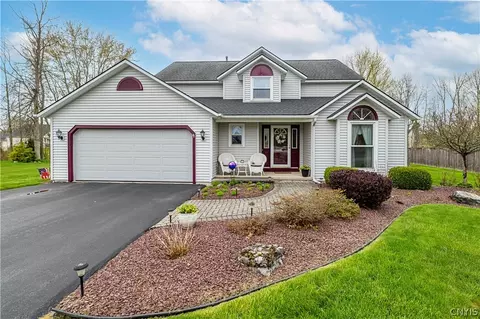8531 Tender Trl, Cicero, NY 13039