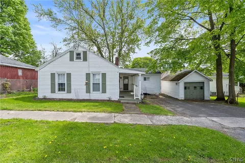 1110 Sunnycrest Dr, Syracuse, NY 13206