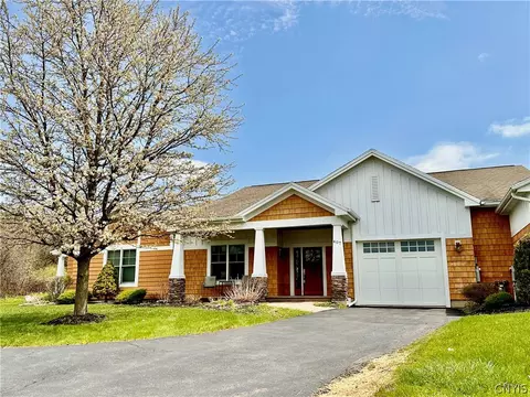 407 Ross Ct, New Hartford, NY 13413