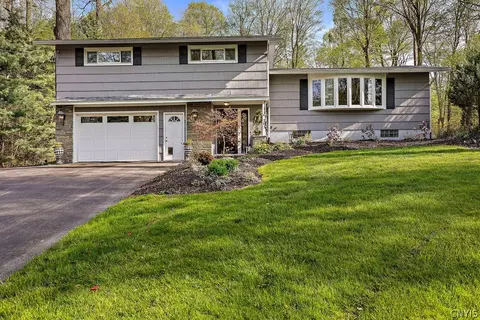 103 Fireside Ln, Camillus, NY 13031