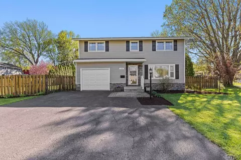 106 Juniper Ln, Syracuse, NY 13219