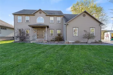8851 Lombardi Dr, Cicero, NY 13039