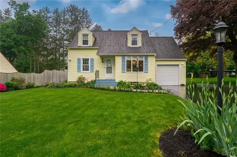 7497 River Rd, Lysander, NY 13027