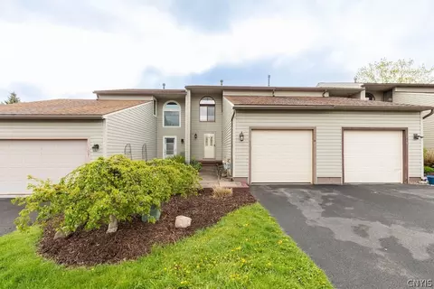 111 Lookout Cir, Syracuse, NY 13209