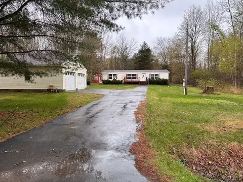 305 Bingham Rd, Granby, NY 13126