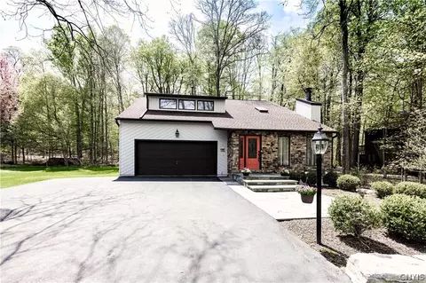 8059 Summerview Dr, Fayetteville, NY 13066