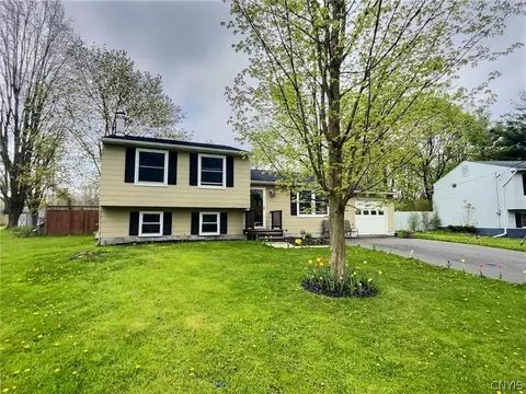 126 Longdale Dr, Salina, NY 13090
