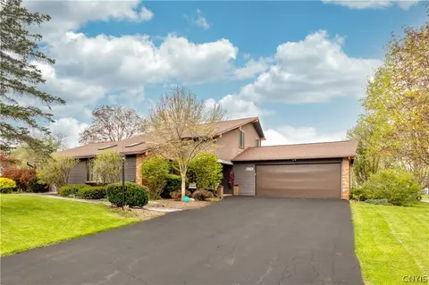 8376 Zenith Dr, Baldwinsville, NY 13027