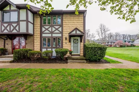 148 Camberley Pl, Penfield, NY 14526