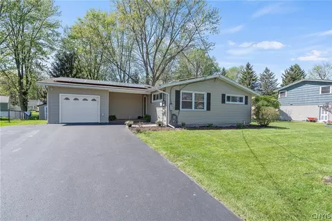 16 Lyndale Ct, East Syracuse, NY 13057