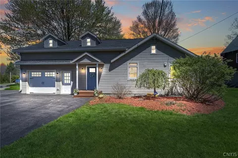 63 Shady Elm Dr, Schroeppel, NY 13135