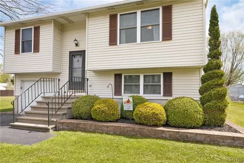 83 Ripplebrook Ln, Minoa, NY 13116