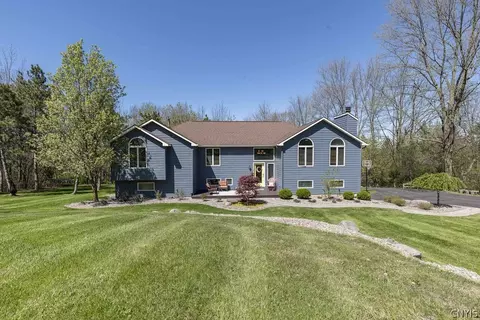 8092 Wild Lemon Ln, Manlius, NY 13104