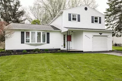 5346 Tranquilla Cir, Clay, NY 13041