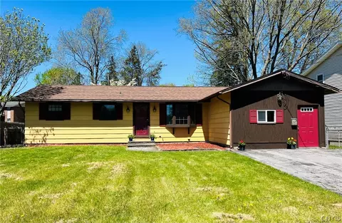 4843 Juneway Dr N, Salina, NY 13088