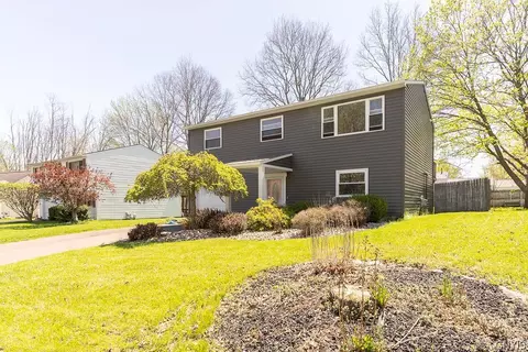 8381 Zenith Dr, Baldwinsville, NY 13027