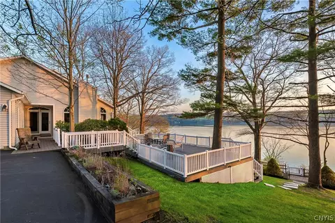 1543 Red Tail Ln, Spafford, NY 13152