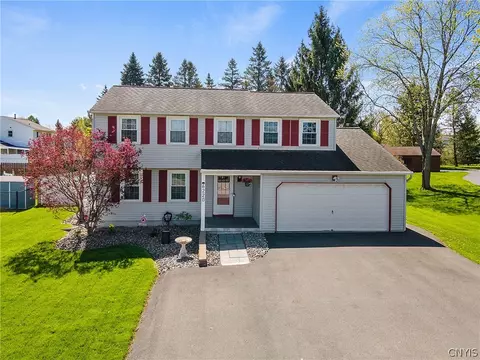 6220 Lakeshore Rd, Cicero, NY 13039