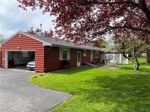 15 Drumlins Ter, Syracuse, NY 13224 photo 3