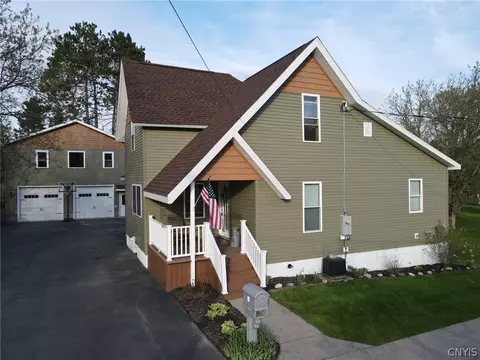 32 Bellevue St, Gouverneur, NY 13642