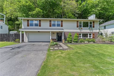 189 Brookside Ln, Fayetteville, NY 13066