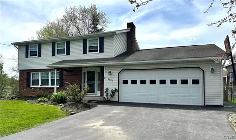 7959 Boxford Rd, Clay, NY 13041