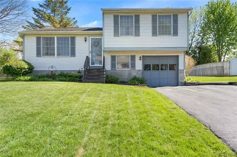 4088 Kidron Ln, Clay, NY 13090