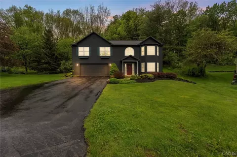 7962 Everglades Dr, Manlius, NY 13104