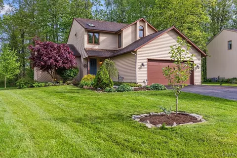 6821 Jayhawk Cir, Lysander, NY 13027