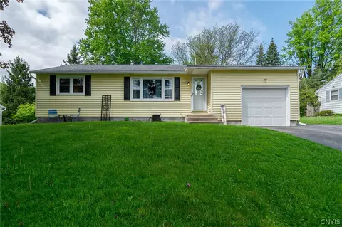 405 Dunning Dr, Camillus, NY 13031