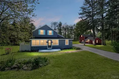 8670 Old River Rd, Marcy, NY 13403