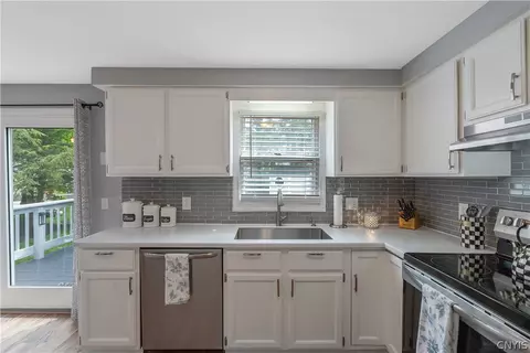 503 Mallard Dr, Camillus, NY 13031 photo 12