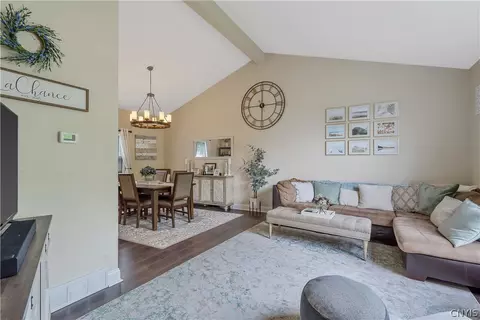 503 Mallard Dr, Camillus, NY 13031 photo 4