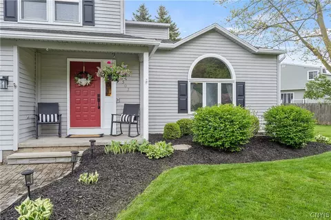 503 Mallard Dr, Camillus, NY 13031 photo 2