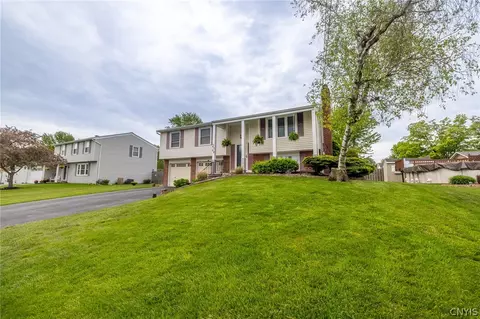 4768 Rosemary Ln, Clay, NY 13088